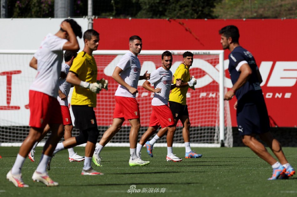 国足协看中 国足协看中