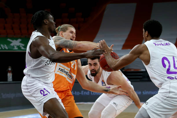 使对手多次 使对手多次